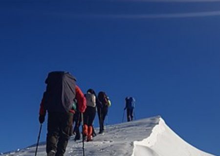 کوهنوردان در جهت تامین نیازهایشان و صعود موفقیت آمیز به بلندترین قلل دنیا نیازمند حمایت مسئولان هستند