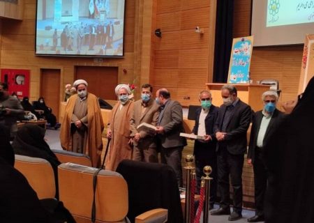 ۳۰۰نفراز خانواده های شهدا تجلیل شدند