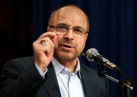 فاصله گرفتن از آرمان های انقلاب مشکل آفرین است
