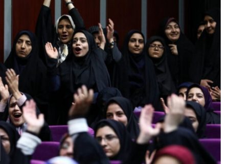 خوانش صحیحی از دانشجوی انقلابی و پای کار نظام ترسیم کنید