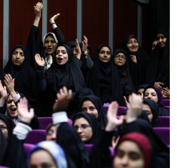 خوانش صحیحی از دانشجوی انقلابی و پای کار نظام ترسیم کنید