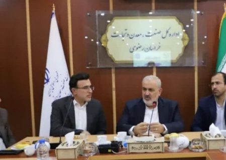 وزیر صنعت، معدن و تجارت کار خود را با سفر به مشهد آغاز کرد