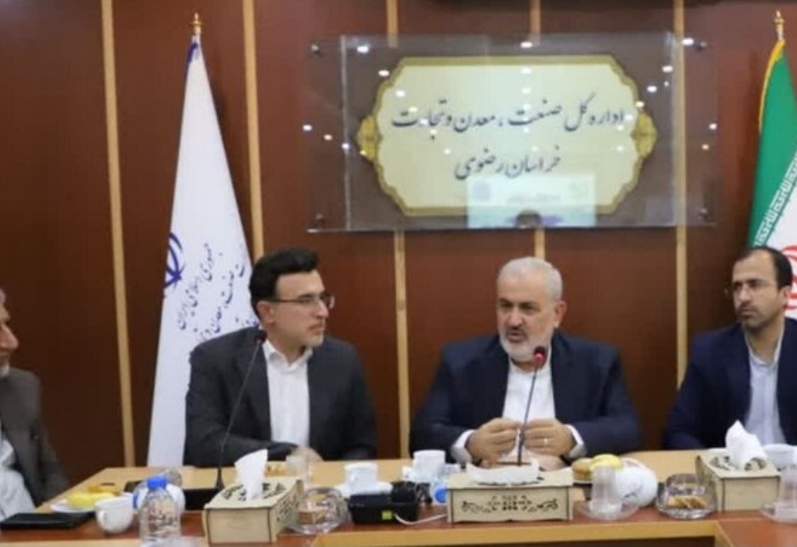 وزیر صنعت، معدن و تجارت کار خود را با سفر به مشهد آغاز کرد