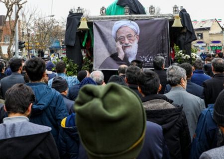 پیکر مرحوم آیت‌الله امامی کاشانی در دارالزهد حرم مطهر رضوی آرام گرفت