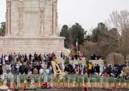بازدید نوروزی ۲۰ هزار نفر از مجموعه آرامگاه فردوسی تا امروز