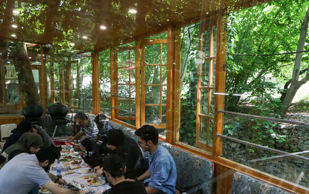 یک سال است که رستوران‌های مشهد افزایش نرخ نداشته‌اند