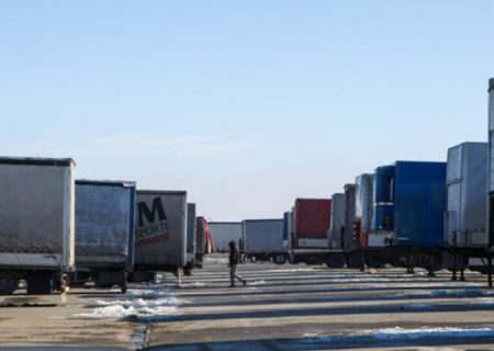 رشد ۴۱ درصدی تردد ناوگان ترانزیتی خروجی از پایانه‌های مرزی خراسان رضوی طی سال ۱۴۰۲