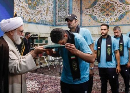 بدرقه کاروان ورزشی پارالمپیک ایران از حرم مطهر رضوی