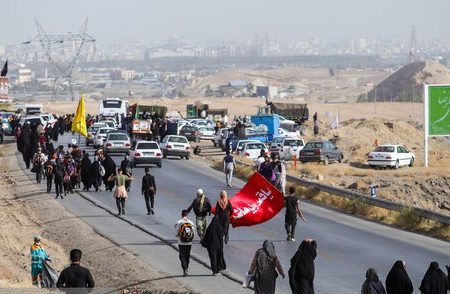 حرکت کاروان ۱۲۰ نفره عراقی مقیم تهران به سمت مشهد
