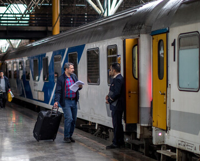 چرا شرکت راه‌آهن در عرضه بلیت قطار مشکل دارد؟