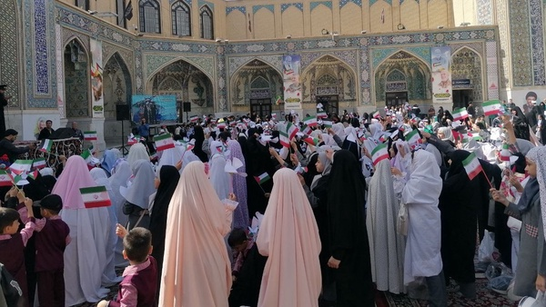 همبستگی کودکان مشهدی با کودکان فلسطینی در حرم رضوی