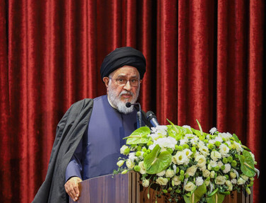 در اسناد حقوق بشر، کرامت انسانی به عنوان اصل بنیادین مطرح می‌شود