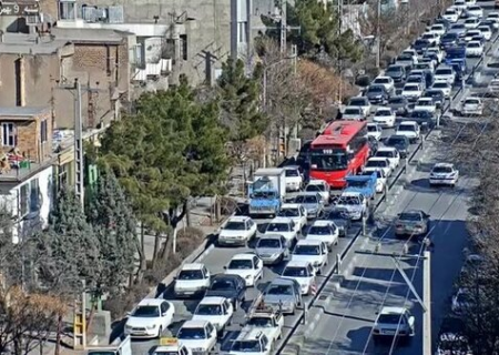 فراهم شدن زیرساخت‌های حمل و نقل عمومی منجر به کاهش آلودگی هوا می‌شود