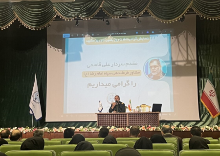 بصیرت و وحدت جامعه را از فتنه نجات می دهد
