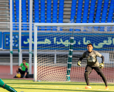 پا به توپ شدن علی دایی و خداداد در مشهد