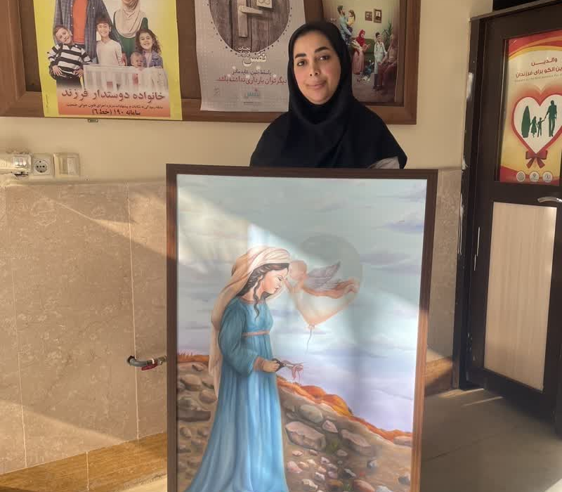 همواره و در دو عرصه هنر و مامایی در راستای ارتقاء آگاهی عمومی در زمینه فرزندآوری و سلامت مادر و کودک تلاش کرده‌ام
