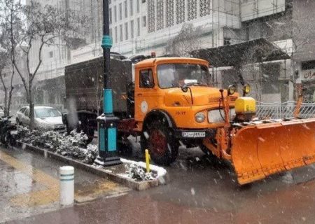 استقرار ۴۱۰ دستگاه ماشین‌آلات و ۱۰۰۰ باکس شن و نمک در پی هشدار هواشناسی در مشهد