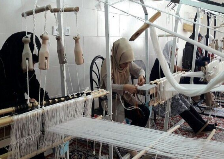 ۸۰۰ کارگاه «فرت بافی» در تایباد خراسان‌رضوی فعال است