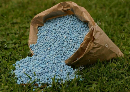 هفت تن کود کشاورزی قاچاق در مشهد شناسایی شد