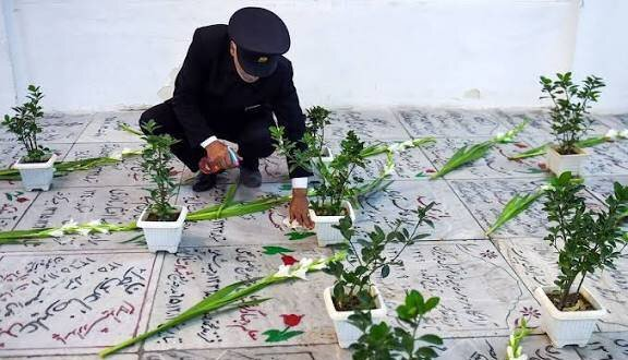 غبارروبی مزار شهدای بهشت ثامن الائمه(ع) توسط خادمان رضوی