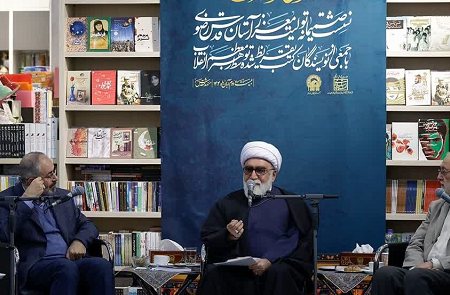 کتابخوانی باید سبک زندگی جوانان شود