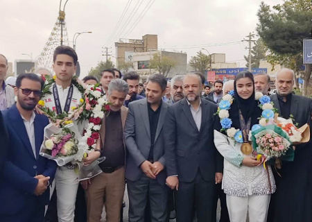 آیین تجلیل از ۲ ورزشکار تیم ملی نوجوانان در فریمان برگزار شد