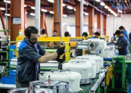 کارآفرینان ایثارگران جبهه اقتصادی هستند