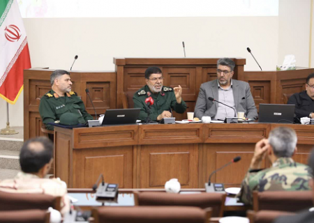 ملت ایران در برابر زیاده‌خواهی دشمنان تسلیم ناپذیر است